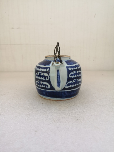 古玩陶瓷博古圖青花提梁壺拍賣,當前價格850元