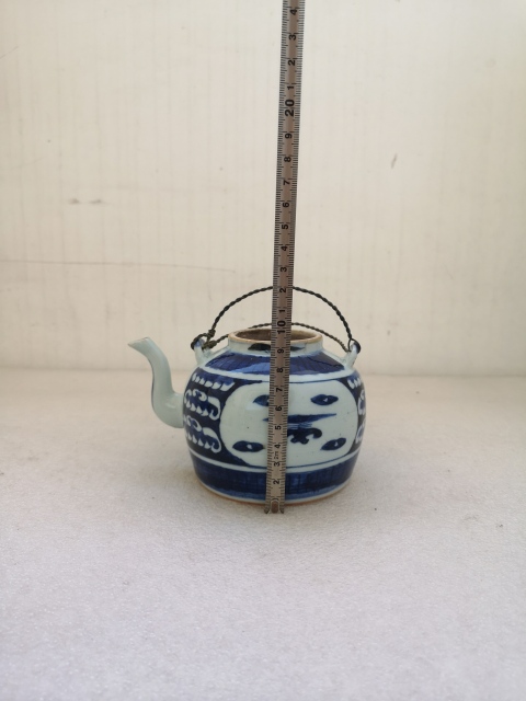古玩陶瓷博古圖青花提梁壺拍賣,當前價格850元