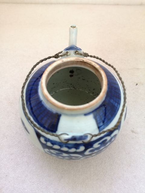 古玩陶瓷博古圖青花提梁壺拍賣,當前價格850元