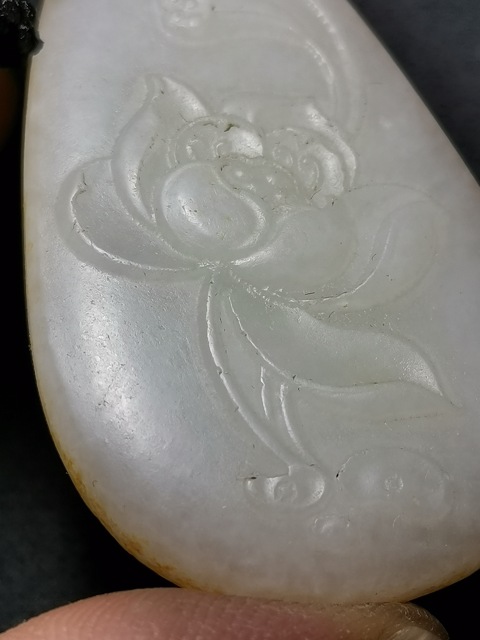 古玩玉器和田玉雕“蓮花紋”吊墜拍賣,當前價格299元