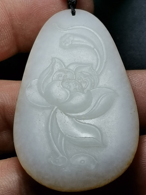 古玩玉器和田玉雕“蓮花紋”吊墜拍賣,當前價格299元