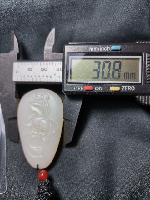 古玩玉器和田玉雕“蓮花紋”吊墜拍賣,當前價格299元
