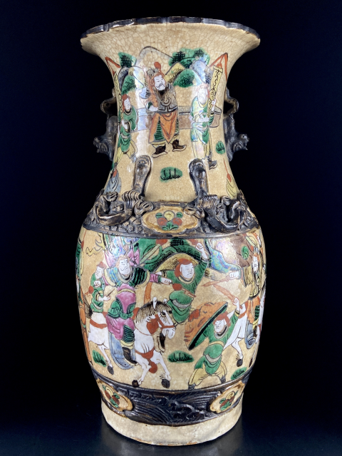 中国清時代哥釉五彩人物紋双耳瓶　（成化年製銘） 域鉴古玩】哥釉五彩刀马人物战将纹双耳瓶拍卖价格/图片/值多少钱