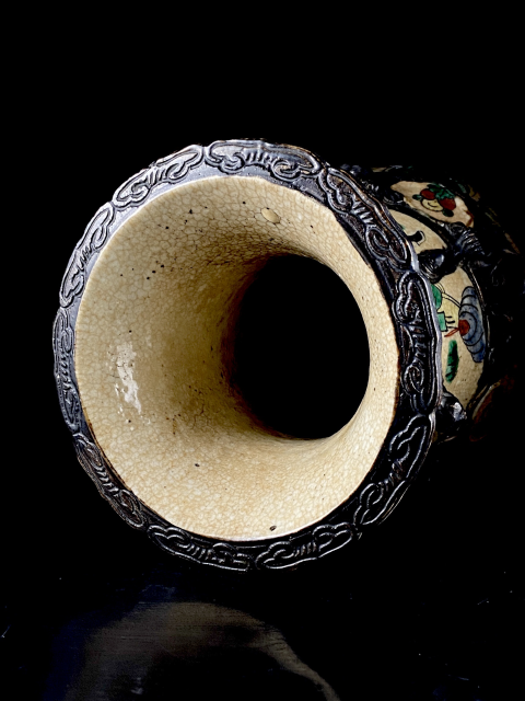 中国清時代哥釉五彩人物紋双耳瓶　（成化年製銘） 哥釉五彩人物双耳瓶_瓷器_釉面_价值