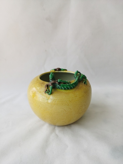 古玩陶瓷素三彩螭龍紋水洗拍賣，當前價格6000元