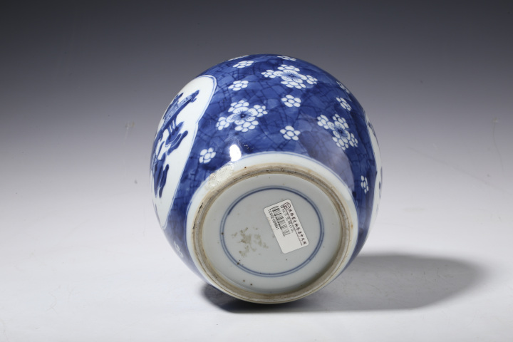 古玩陶瓷清康熙·青花冰梅開窗博古紋罐拍賣，當(dāng)前價(jià)格0元