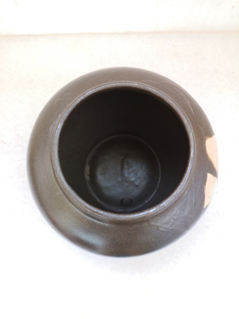 古玩陶瓷褐釉留白花卉紋罐拍賣,當前價格450元