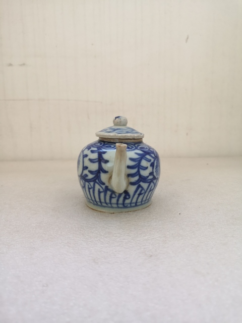 古玩陶瓷花卉紋青花執(zhí)壺拍賣，當(dāng)前價格850元