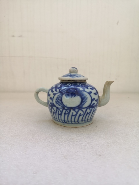 古玩陶瓷花卉紋青花執(zhí)壺拍賣，當(dāng)前價格850元