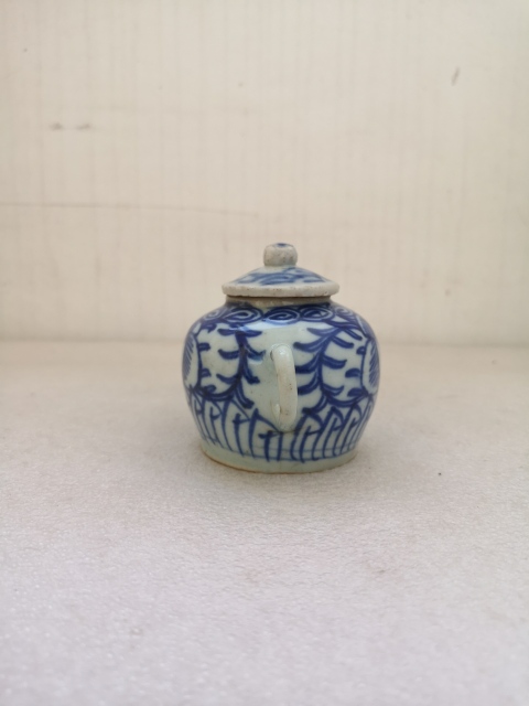 古玩陶瓷花卉紋青花執(zhí)壺拍賣，當(dāng)前價格850元