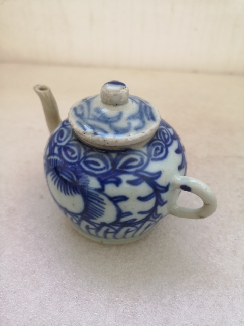 古玩陶瓷花卉紋青花執(zhí)壺拍賣，當(dāng)前價格850元