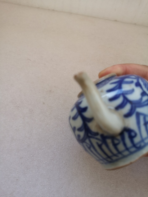 古玩陶瓷花卉紋青花執(zhí)壺拍賣，當(dāng)前價格850元
