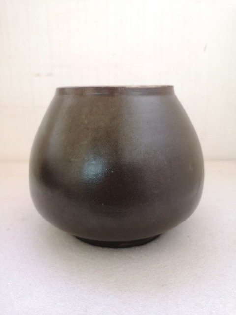 古玩陶瓷褐釉留白花卉紋罐拍賣,當前價格450元