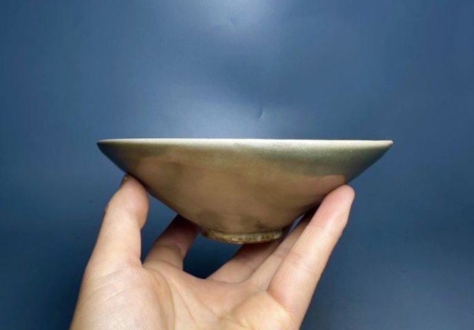 古玩陶瓷五代耀州窯青釉斗笠盞拍賣,當(dāng)前價格32000元