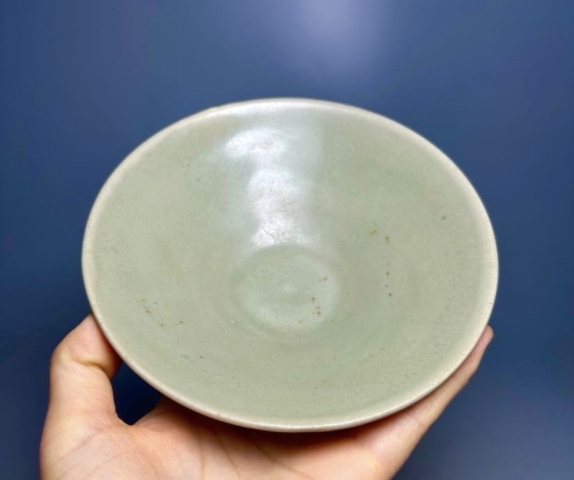 古玩陶瓷五代耀州窯青釉斗笠盞拍賣,當(dāng)前價格32000元