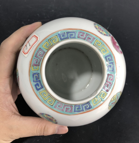 古玩陶瓷粉彩皮球花紋蓋罐拍賣,當前價格6500元