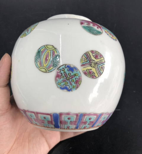古玩陶瓷粉彩皮球花紋蓋罐拍賣,當前價格6500元