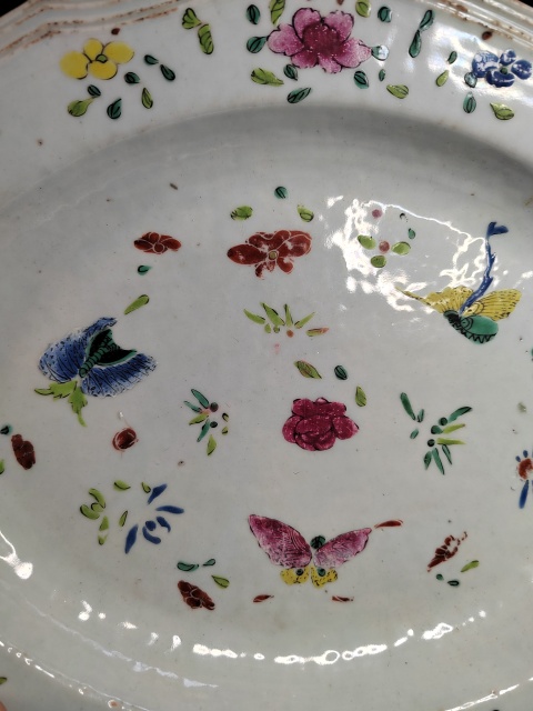 古玩陶瓷粉彩蝴蝶花卉紋盤拍賣,當前價格2999元