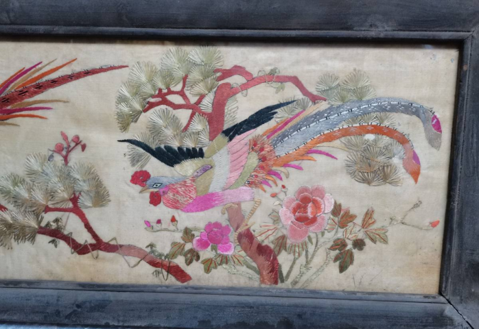 古玩雜項(xiàng)晚清湘繡錦雞牡丹掛屏拍賣,當(dāng)前價格12000元