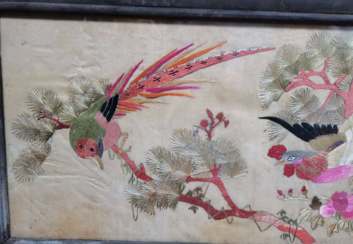 古玩雜項(xiàng)晚清湘繡錦雞牡丹掛屏拍賣,當(dāng)前價格12000元