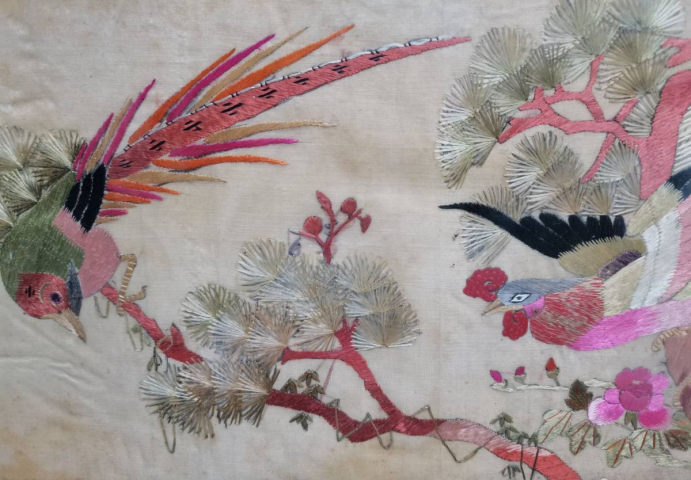 古玩雜項(xiàng)晚清湘繡錦雞牡丹掛屏拍賣,當(dāng)前價格12000元
