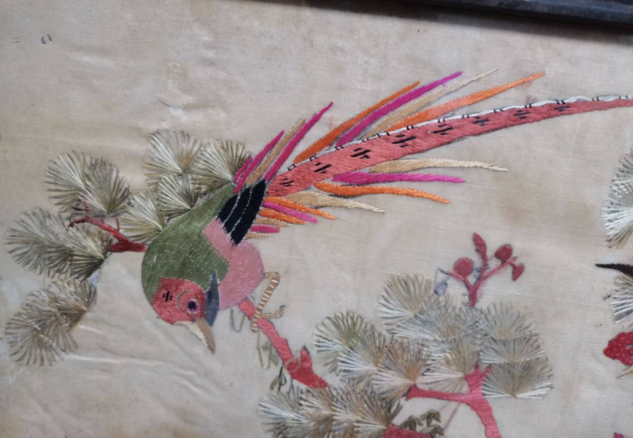 古玩雜項(xiàng)晚清湘繡錦雞牡丹掛屏拍賣,當(dāng)前價格12000元