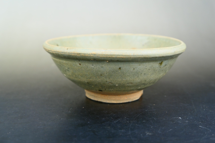 古玩陶瓷元代.龍泉窯青瓷唇口碗（1279-1368）拍賣，當(dāng)前價格900元