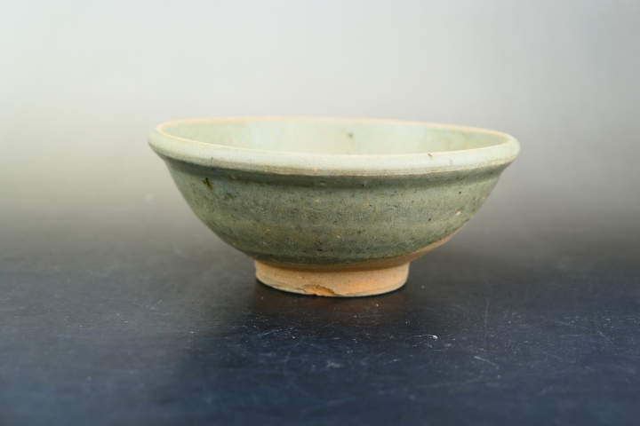 古玩陶瓷元代.龍泉窯青瓷唇口碗（1279-1368）拍賣，當(dāng)前價格900元