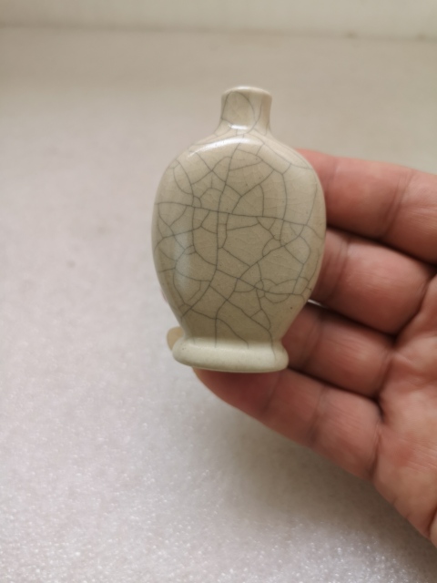 古玩陶瓷哥釉鼻煙壺拍賣,當前價格198元