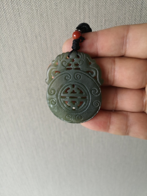 古玩玉器和田玉雕“雙龍團壽”佩拍賣,當前價格298元