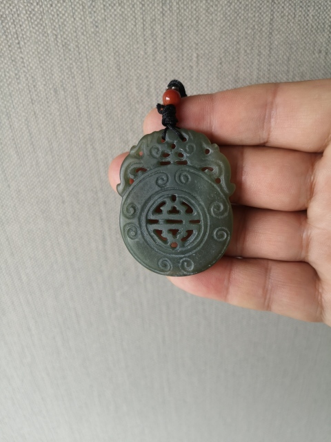 古玩玉器和田玉雕“雙龍團壽”佩拍賣,當前價格298元