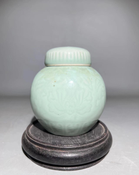 古玩陶瓷(已保真)豆青釉纏枝花卉紋蓋罐拍賣,當(dāng)前價(jià)格2888元