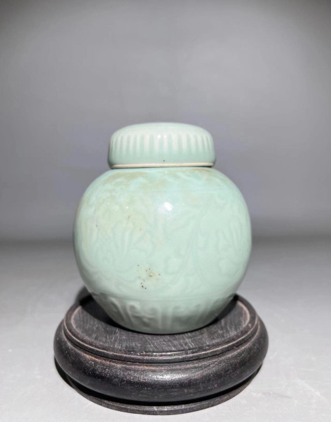 古玩陶瓷(已保真)豆青釉纏枝花卉紋蓋罐拍賣,當(dāng)前價(jià)格2888元