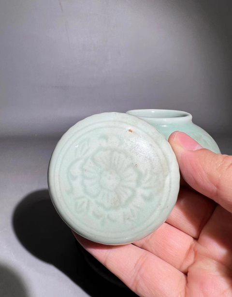 古玩陶瓷(已保真)豆青釉纏枝花卉紋蓋罐拍賣,當(dāng)前價(jià)格2888元