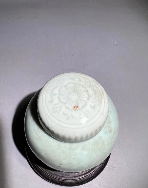 古玩陶瓷(已保真)豆青釉纏枝花卉紋蓋罐拍賣,當(dāng)前價(jià)格2888元