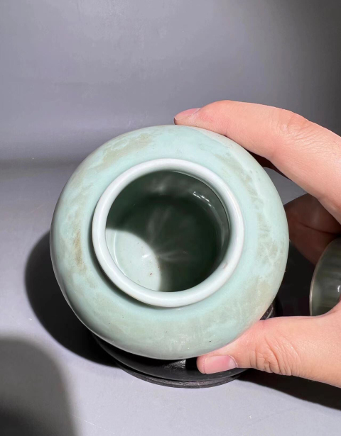 古玩陶瓷(已保真)豆青釉纏枝花卉紋蓋罐拍賣,當(dāng)前價(jià)格2888元