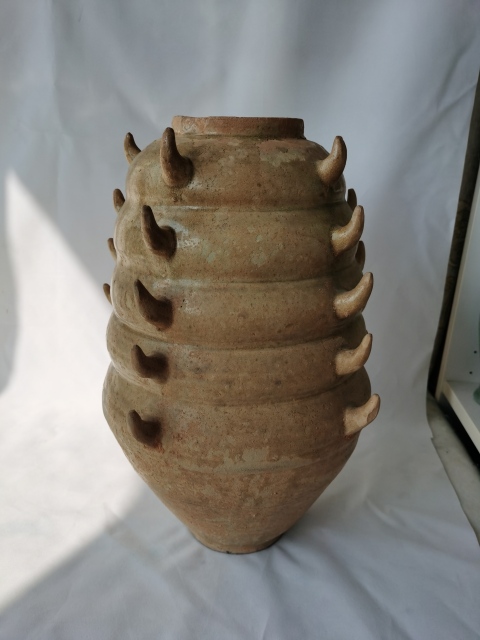 古玩陶瓷青釉多角蓋罐拍賣,當前價格1800元