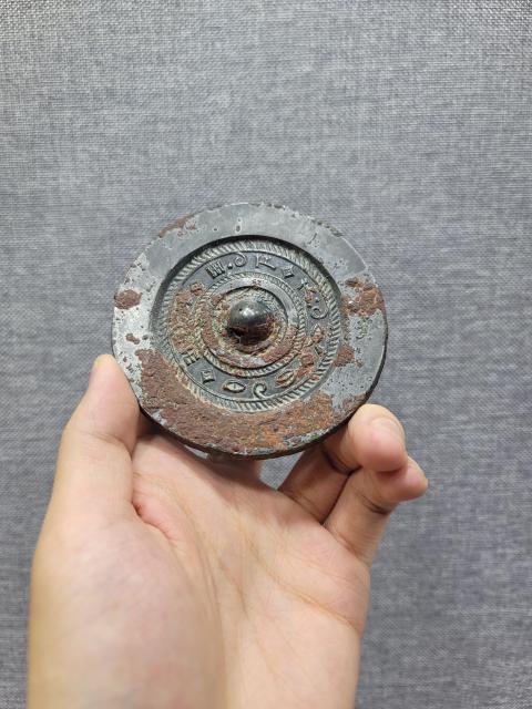 古玩銅器《漢代》見日之光銅鏡拍賣，當前價格3880元