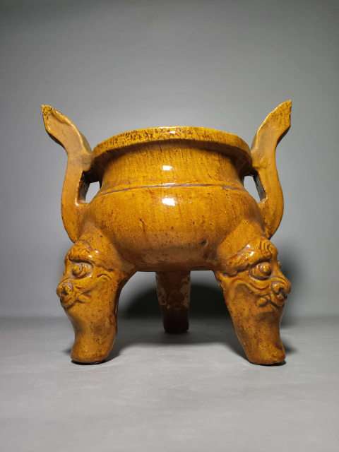 古玩陶瓷磁州窯黃釉雙耳三獸足爐拍賣，當(dāng)前價(jià)格900元