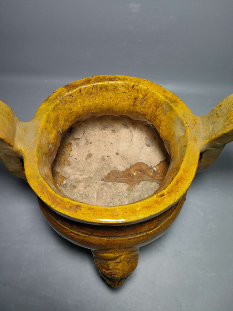 古玩陶瓷磁州窯黃釉雙耳三獸足爐拍賣，當(dāng)前價(jià)格900元