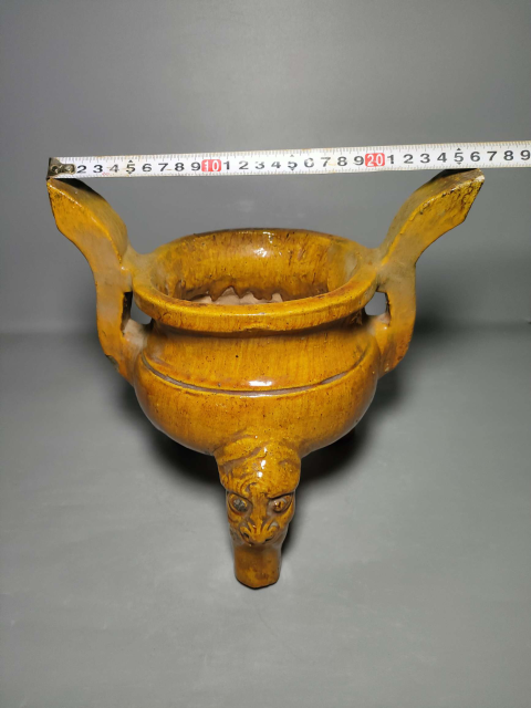 古玩陶瓷磁州窯黃釉雙耳三獸足爐拍賣，當(dāng)前價(jià)格900元