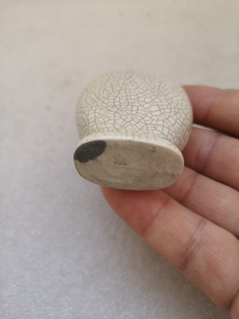 古玩陶瓷哥釉鼻煙壺拍賣，當前價格198元