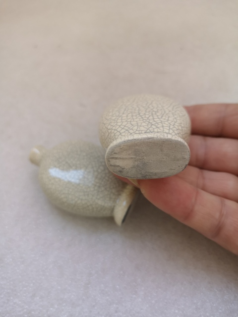 古玩陶瓷哥釉鼻煙壺拍賣，當前價格198元