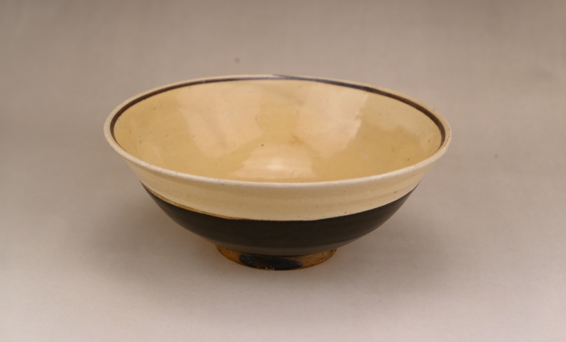 古玩陶瓷稀少.明代緇素黑白大碗（1368年-1644年）拍賣，當(dāng)前價(jià)格2600元