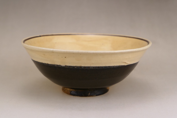 古玩陶瓷稀少.明代緇素黑白大碗（1368年-1644年）拍賣，當(dāng)前價(jià)格2600元