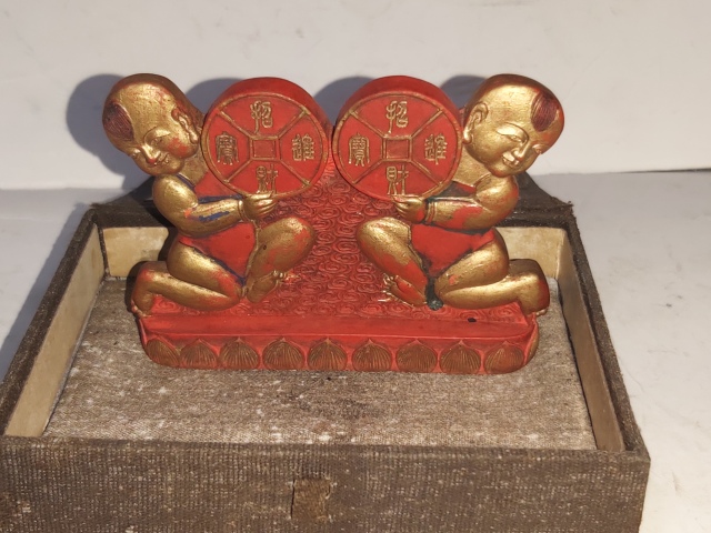 古玩雜項(xiàng)朱砂招財(cái)童子擺件拍賣,當(dāng)前價(jià)格880元