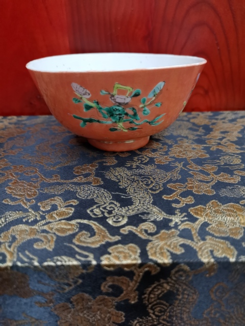 古玩陶瓷民國(guó)時(shí)期暗八仙紅地彩繪碗拍賣，當(dāng)前價(jià)格600元