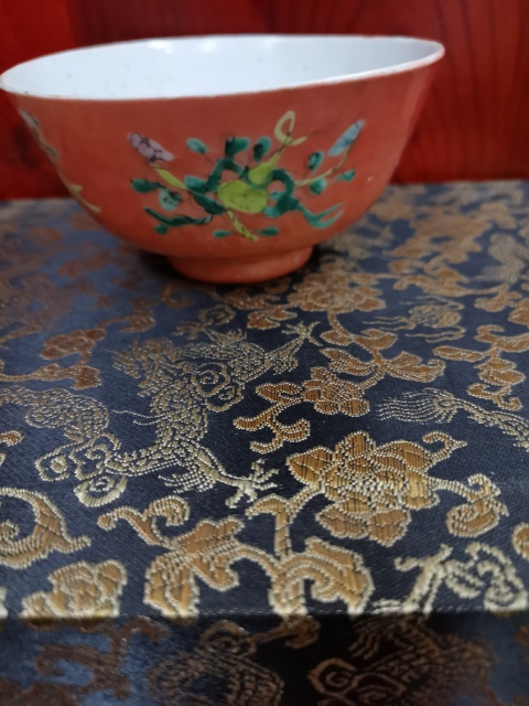 古玩陶瓷民國(guó)時(shí)期暗八仙紅地彩繪碗拍賣，當(dāng)前價(jià)格600元