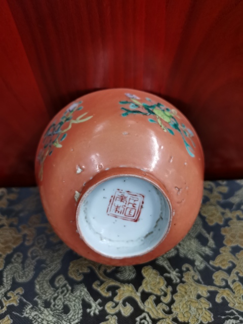 古玩陶瓷民國(guó)時(shí)期暗八仙紅地彩繪碗拍賣，當(dāng)前價(jià)格600元