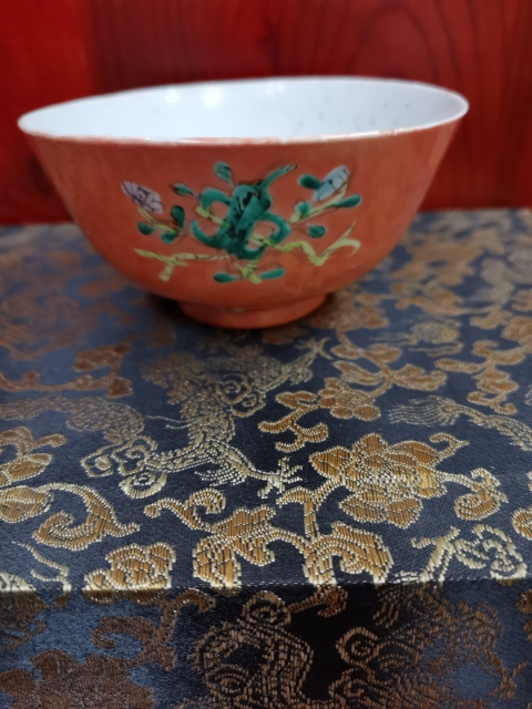 古玩陶瓷民國(guó)時(shí)期暗八仙紅地彩繪碗拍賣，當(dāng)前價(jià)格600元